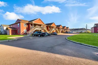 Building Overivew Available April 1st, 2022 First Month Rent Free!* Welcome to Findlay Estates! This...