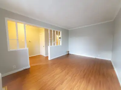 Large 1+1 bedroom apartment in a well managed legal triplex. This main floor apartment features nice...