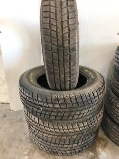 *USED GOODYEAR WINTER COMMAND 225/65R17 TIRES. LIKE NEW TREAD. PRICED NOT INSTALLED. SKU: UT2556517G...