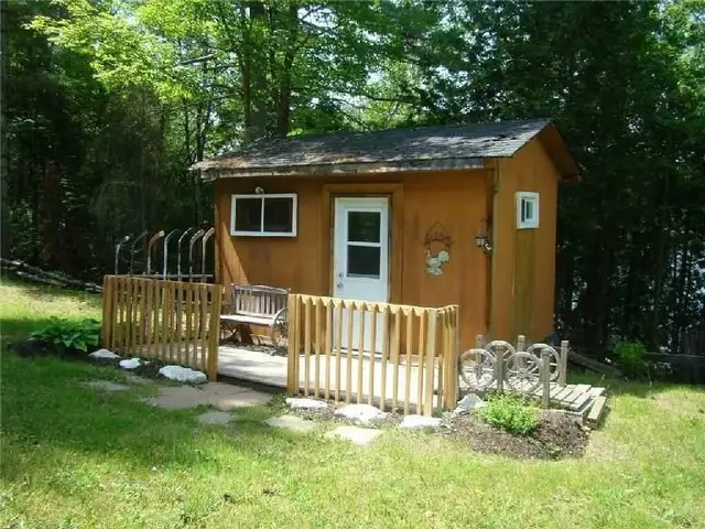 Beautiful Robbs Lake cottage rental 1 hour west of Ottawa in Ontario - Image 4