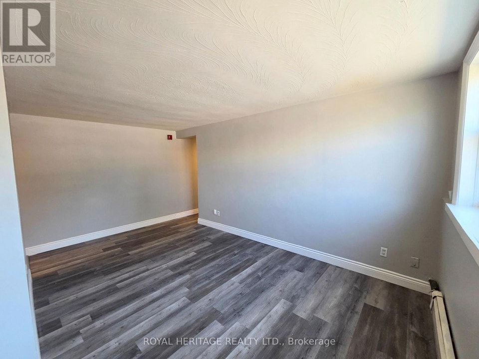 4 - 300 MONTRAVE AVENUE Oshawa (Vanier), Ontario 3