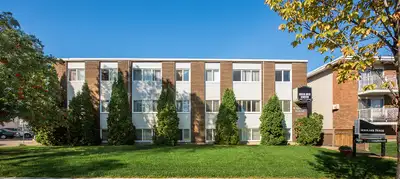 This highly sought after apartment is located directly in between Oliver Square and Jasper Avenue ma...