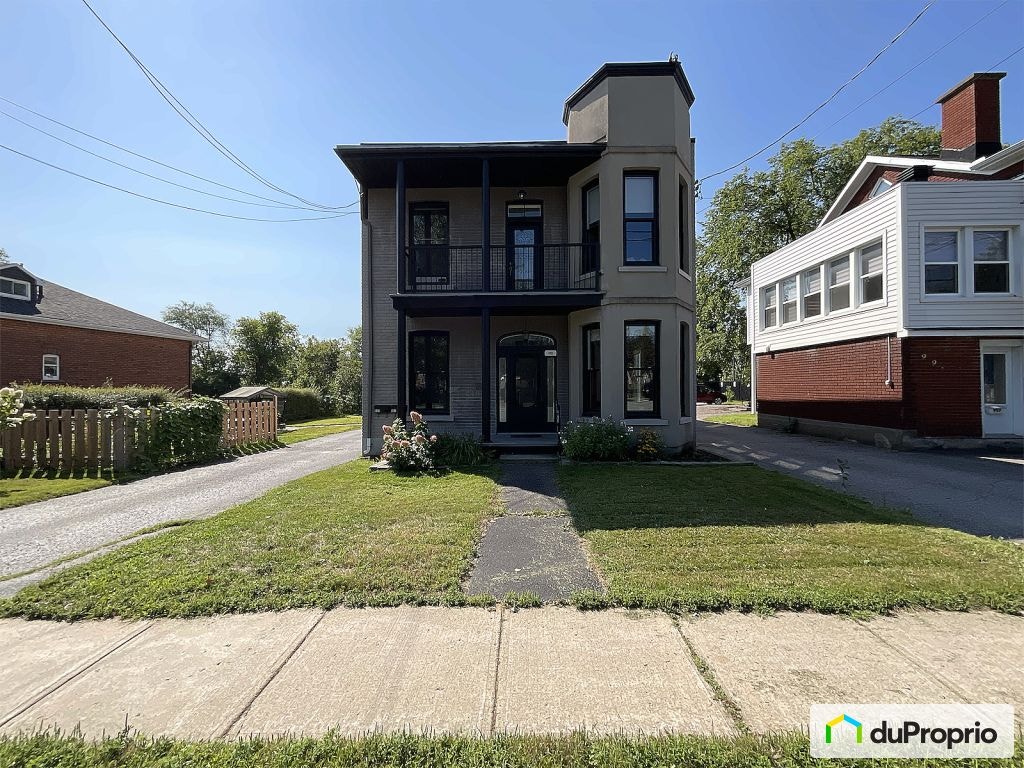 $565,000 - Duplex in Trois-Rivières (Trois-Rivières-Ouest) — photo 1