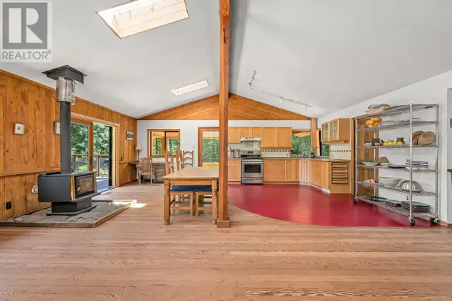 9900 Greenhill Rd Denman Island, British Columbia in Houses for Sale in Comox / Courtenay / Cumberland - Image 9