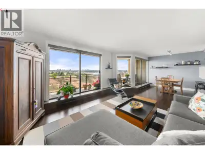 Spectacular southeast corner SUB-PENTHOUSE offering breathtaking 180 deg views spanning Mount Baker,...