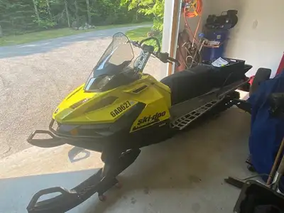 2020 Skidoo Tundra long track. 550 cc 2 stroke with reverse. Like new condition with 1051 km. Includ...