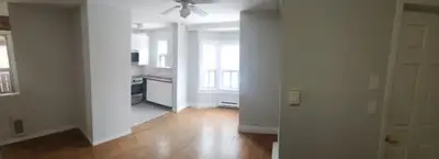 Beautiful 2 Bedroom in Leslievilel Beautiful 3 bedroom plus den in the heart of Leslieville. Exposed...