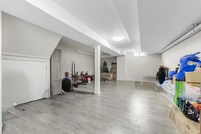 Beautiful Townhouse with Finished Basement! in Houses for Sale in Oshawa / Durham Region - Image 8