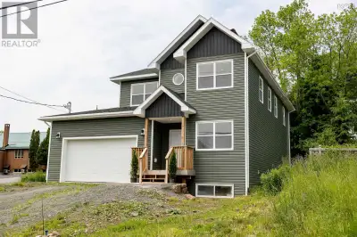 Built in 2024, this gorgeous modern home combines superior ICF construction with stylish, high-end f...