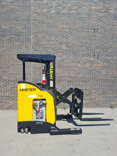 Keywords: Hyster forklift, reach forklift, 3-stage mast, side shift forklift, 4000 lbs capacity, war...