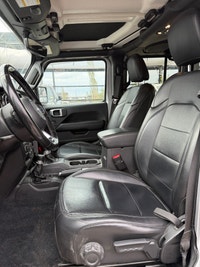 Welcome to Country Hills Volkswagen 2020 Jeep Wrangler Unlimited Sahara Altitude Our team of knowled... (image 7)