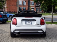 No Accidents Vehicle. Premier Line 2.0, Black Mirror Caps, Piano Black Exterior Trim. Finished in Na... (image 4)