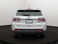 This 2025 JEEP COMPASS LATITUDE 4X4 has the following options Premium Cloth/Vinyl Bucket Seats, Remo... (image 5)