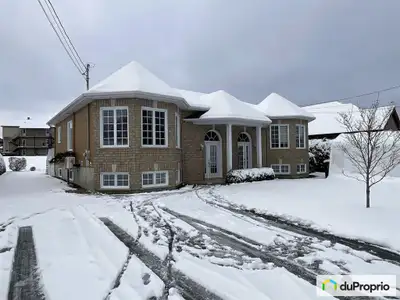 Découvrez ce charmant jumelé construit en 2007, offrant une luminosité abondante et une ambiance cha...
