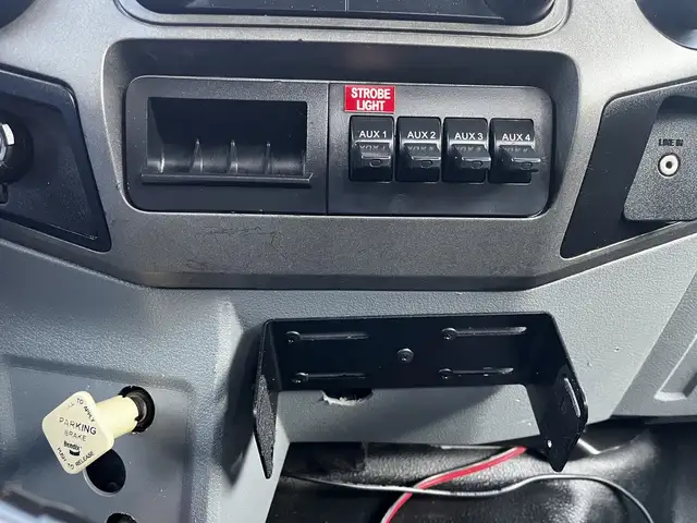 2011 Ford F750 18 Foot Cummins Manual Flatdeck in Heavy Trucks in Winnipeg - Image 48