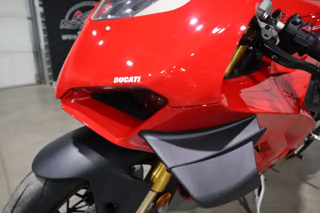 2020 Ducati Panigale V4 S Ducati Red in Sport Bikes in Edmonton - Image 8
