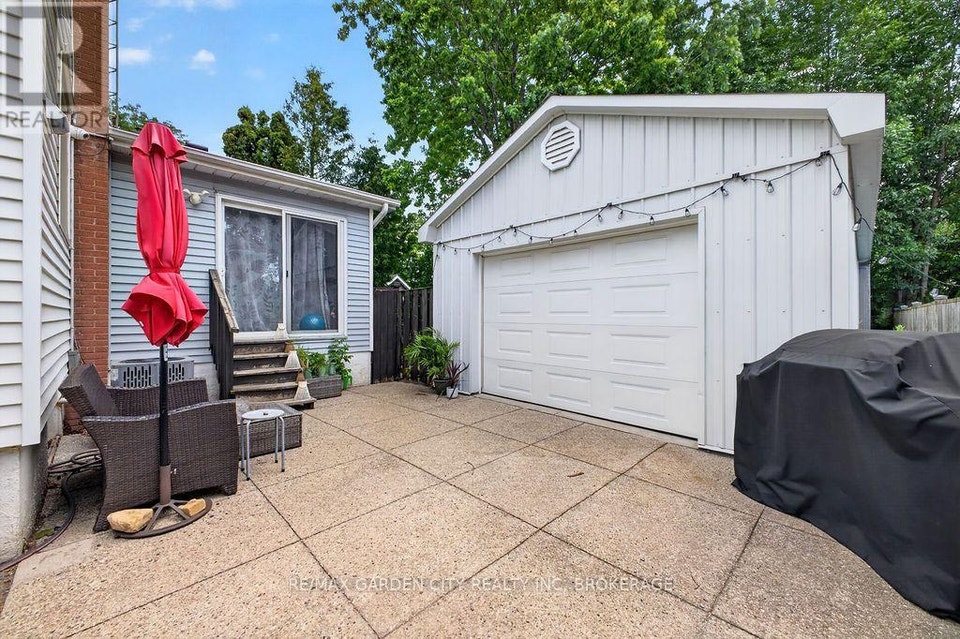 LOWER - 191 EAST 43RD STREET Hamilton (Sunninghill), Ontario 4