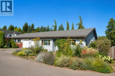 Tucked into an interior spot away from the main street, this patio home is private and quiet while k...