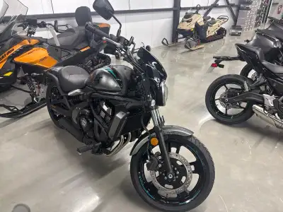 2025 KAWASAKI Vulcan S CAFE KAWASAKI Vulcan S CAFE 2025 Contrairement à toute autre moto de croisièr...