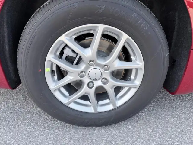 2027 Chrysler Grand Caravan SXT in Cars & Trucks in Markham / York Region - Image 12