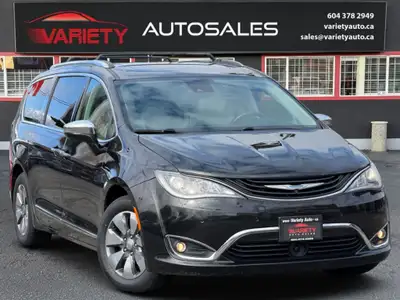 FREE 3000 KM COMPREHENSIVE LUBRICO WARRANTY!! 2017 Chrysler Pacifica Platinum Plug-In Hybrid One Own...