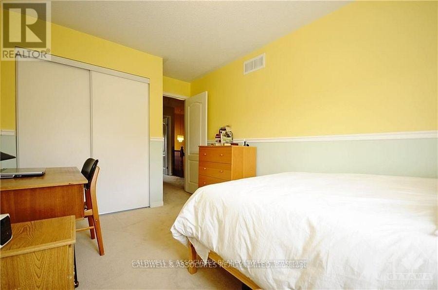 220 FREEDOM PRIVATE Ottawa, Ontario 4