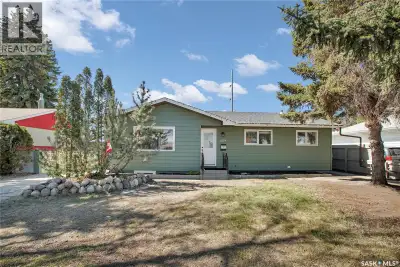 LEGAL BASEMENT SUITE! Welcome to 2406 Preston Avenue South, ideally located in a prime east-side loc...