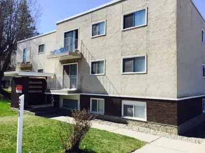 302, 203 11th Avenue South (Park Manor)