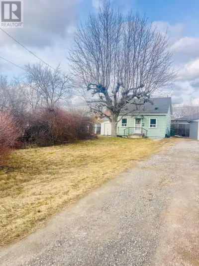 Welcome to 515 Rennie Street. a fantastic opportunity for first-time homebuyers and savvy investors...