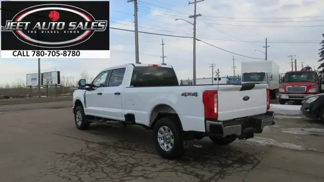 2024 Ford F-350 XLT CREW CAB 8 FT LONG BOX in Heavy Trucks in Vancouver - Image 9