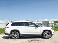 Heated Seats / Steering Wheel - Powerful 3.6L V6 engine with 4x4 capability - Advanced navigation an... (image 3)