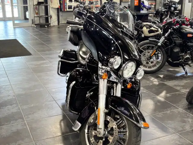 2014 Harley-Davidson Electra Glide Ultra Limited in Street, Cruisers & Choppers in Sudbury - Image 8