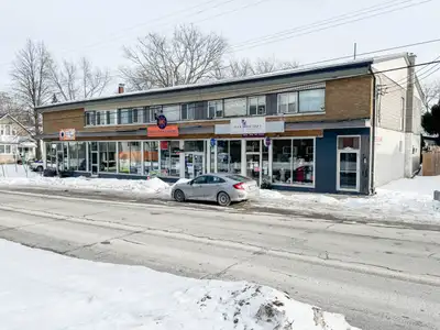 Discover comfortable lakeside living in this bright and spacious 2-bedroom, 1-bathroom apartment loc...