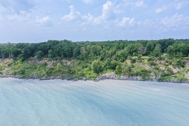 .68 Acres WATERFRONT PROPERTY on Lake Erie! yj85644 in Land for Sale in St. Catharines - Image 2