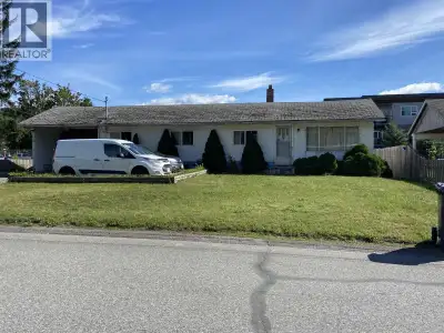 This home offers the owner opportunity to turn it into your own! Offering two beds, up plus an offic...