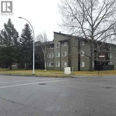 A fantastic investment opportunity awaits! This 2-bedroom unit is on the main floor of Mountain Vist...