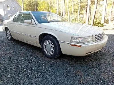 Ready for summer cruising. 4.6 V8 Northstar engine. Sunroof, beautiful leather interior and very nic...