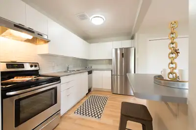 1 Bedroom For Rent - Oakville - Spacious - Newly Renovated!