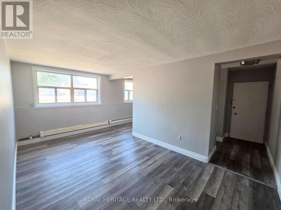 4 - 300 MONTRAVE AVENUE Oshawa (Vanier), Ontario 2