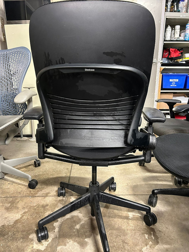Steelcase Leap V2 Chair-Excellent Condition-Call us now! in Chairs & Recliners in Mississauga / Peel Region - Image 3