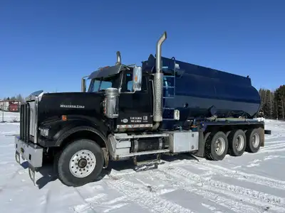 2020 Western Star 4900FA 8x6 Water Truck Comes with a Detroit DD16 diesel engine, 600 hp, 245235 km...