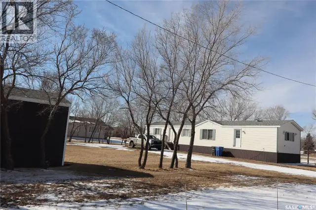 20 H AVENUE Willow Bunch, Saskatchewan in Houses for Sale in Moose Jaw - Image 3