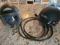 2 Casques et cadenas | 2 Helmets and cable lock