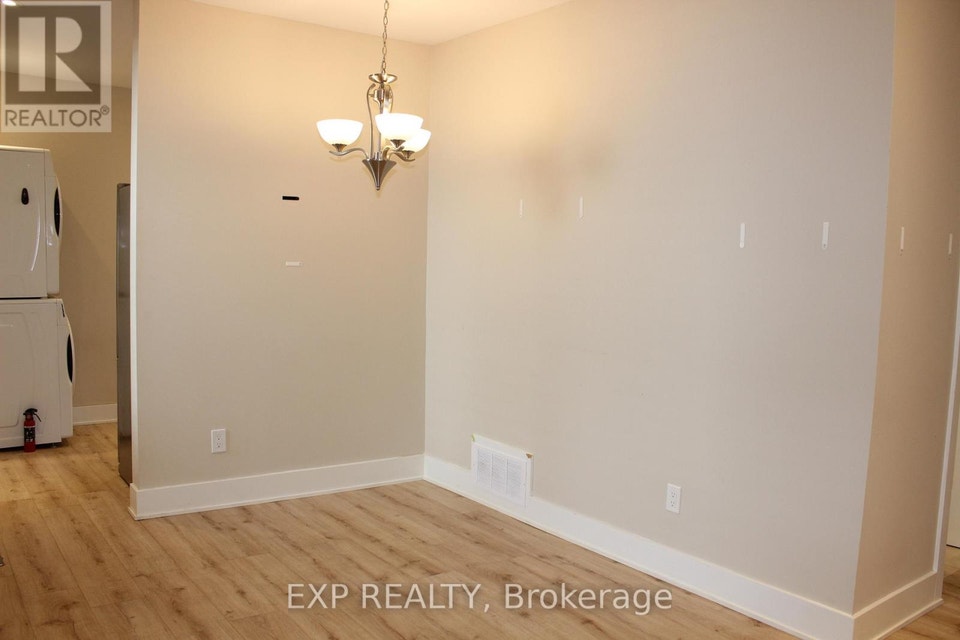 A - 9 KENT STREET Smiths Falls, Ontario 5