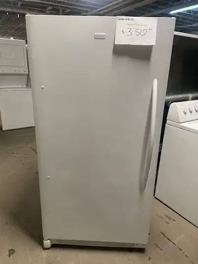 Congélateur vertical 32'' profondeur comptoir Frigidaire, View more