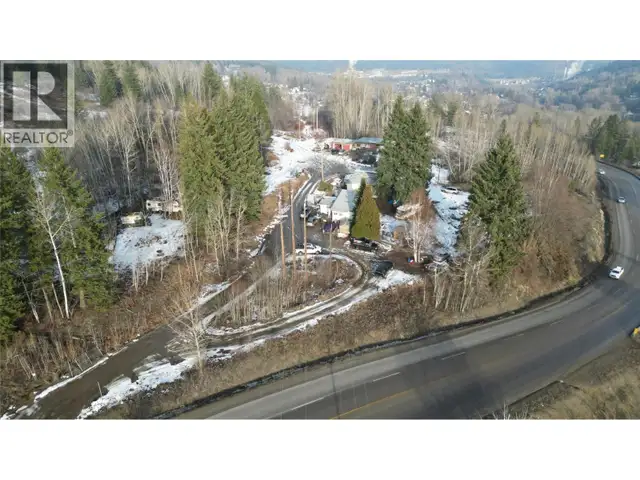 1381 3B Highway Warfield, British Columbia in Houses for Sale in Nelson - Image 3