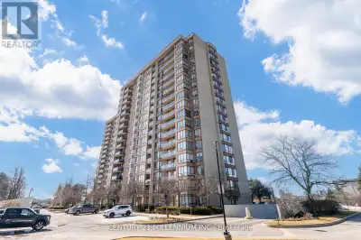 Fabulous "Crown West" remodeled unit with a flare for "Bling". Featuring over 1,260 sq feet with cry...