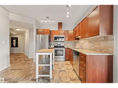 Welcome to Alta Vista North, where refined downtown living meets comfort, privacy and convenience. T...