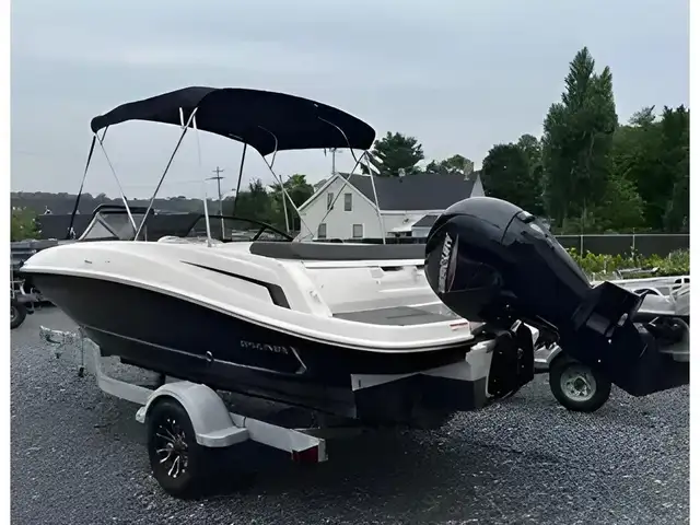 2022 Bayliner VR05 + 150hp EFI 4S Mercury & Trailer in Personal Watercraft in New Glasgow - Image 11