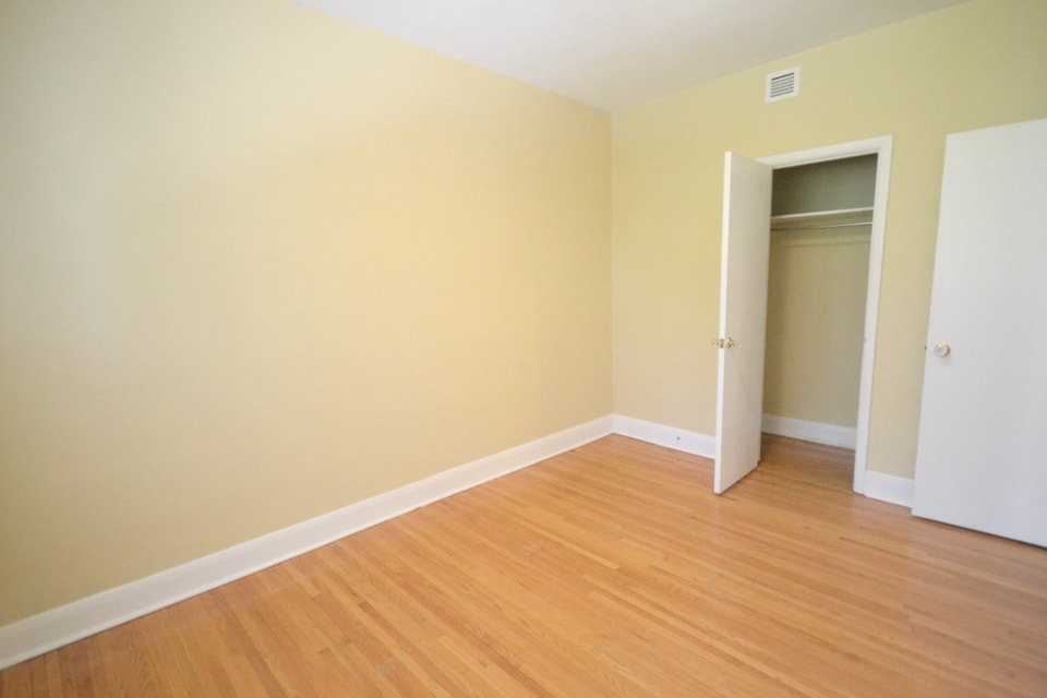 BASEMENT BACHELOR- $969 w/bonus! 5